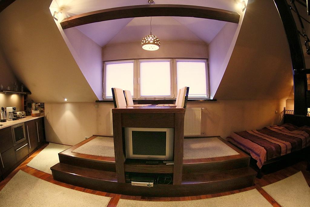 Krakow Jacuzzi Apartment Værelse billede